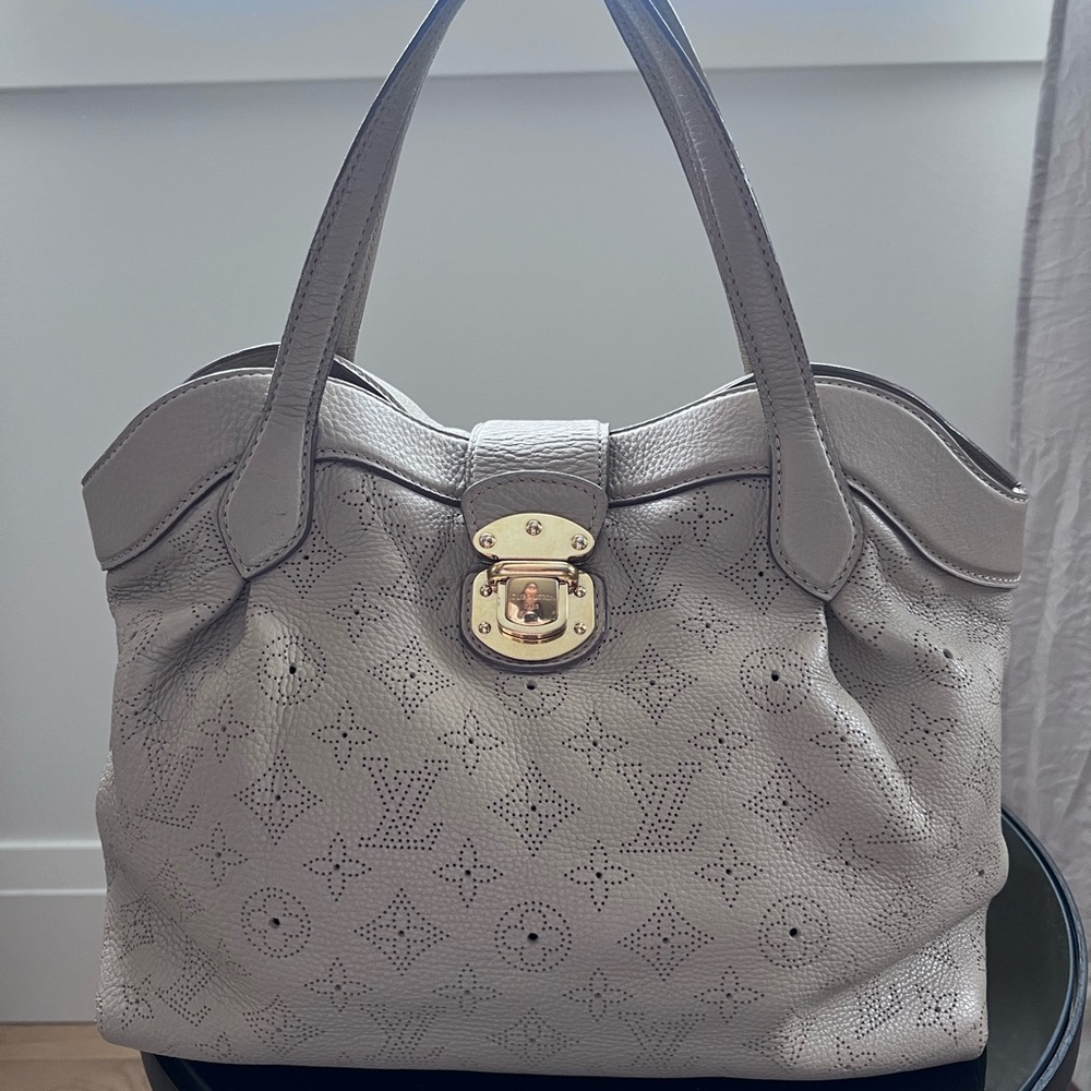 Louis Vuitton Cirrus in Mahina Leather